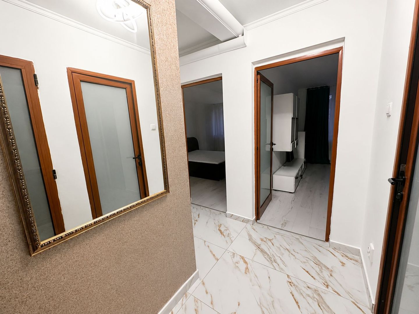Apartament spațios 3 cam, complet renovat, mobilat – disponibil 01.07. - Poză 8