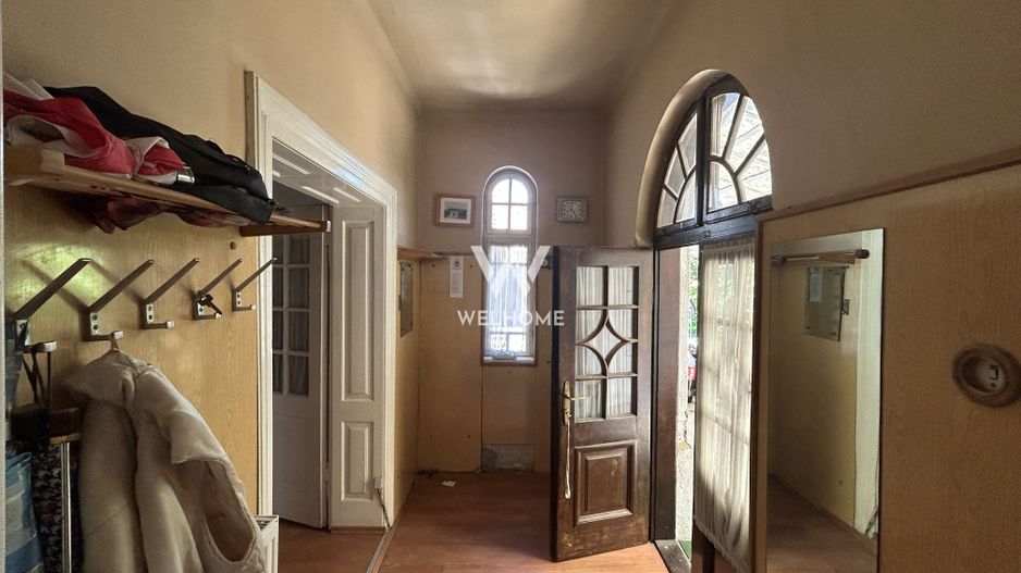 Casa in Piata Cluj, P+Demisol, curte comuna - Poză 5
