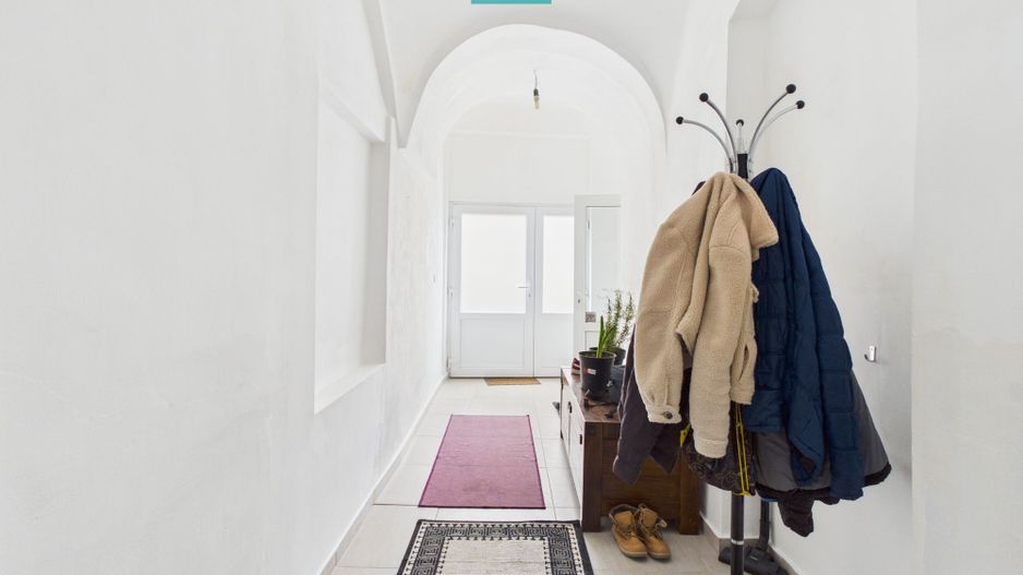 Casă cu 6 camere în zona Central - Poză 8