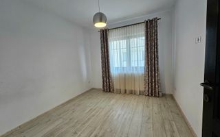 Casa mobilata 4 camere, 2 bai, curte si carport - Poză 9