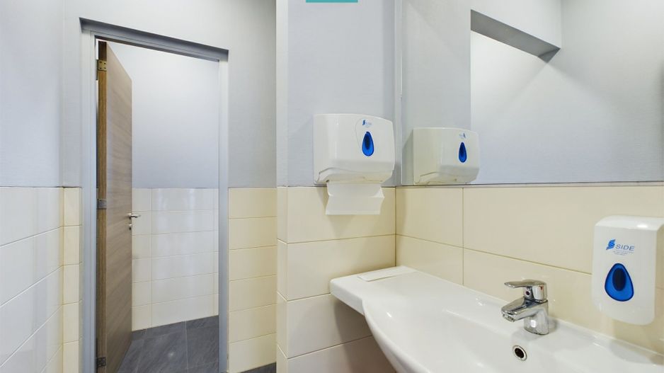 Clădire modernă pentru birouri 340 mp - Poză 17