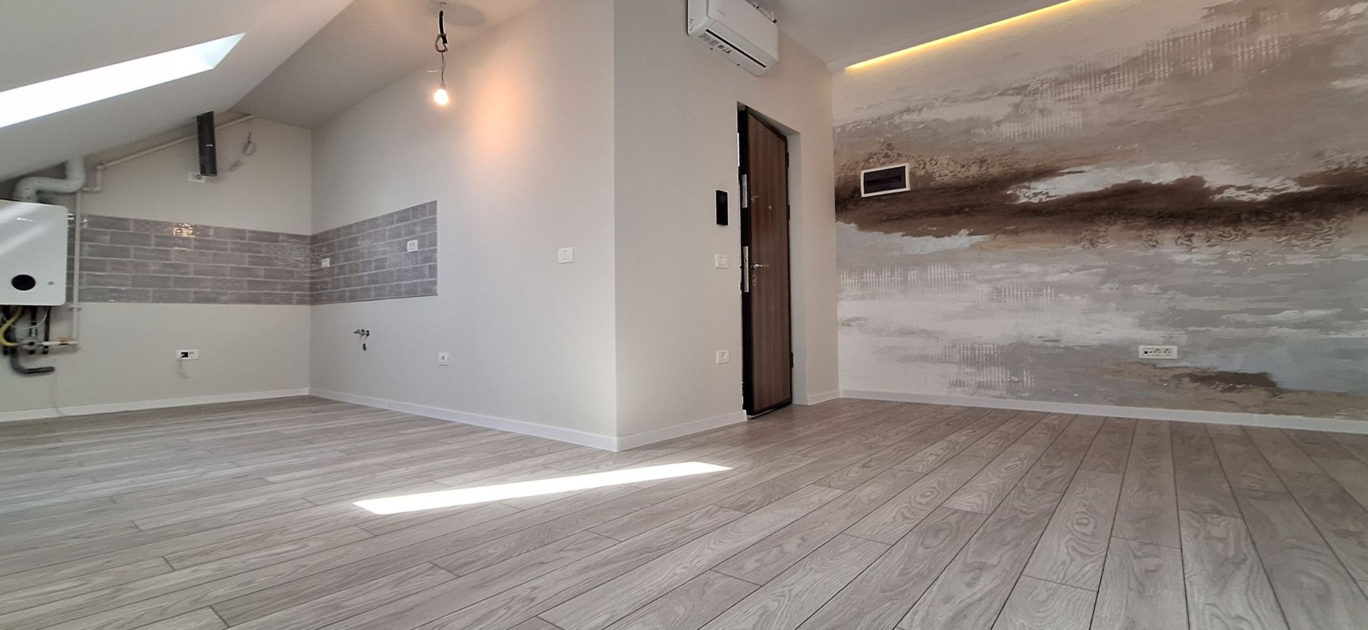 Apartament cu 2 camere si loc de parcare - Poză 3