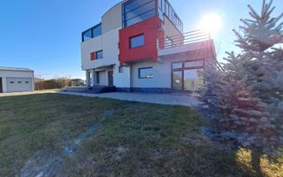 Casa Sibiu, terase panoramice, garaje, teren mare, Sura Mica - Poză 29