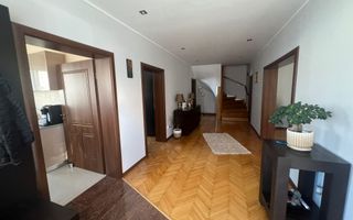 Casa de Vanzare Rasinari | 6 Camere | 200 MPU | Teren 979 MP | - Poză 1