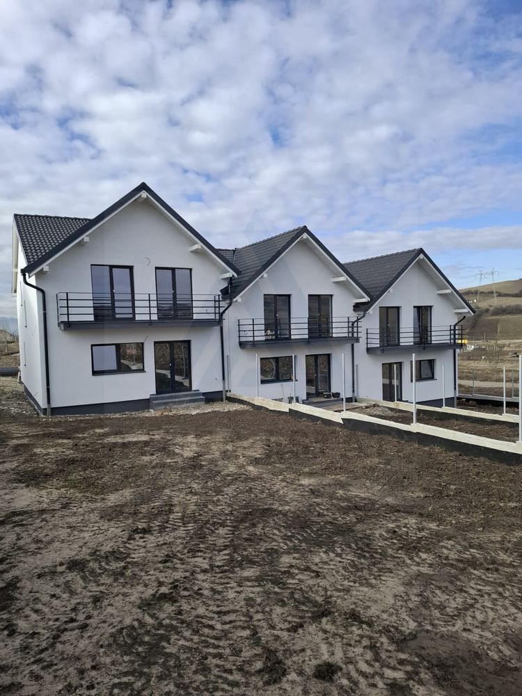 Casa modern 4 camere 2 bai 118.5 mp utili si teren 400 mp in Sura Mare - Poză 4