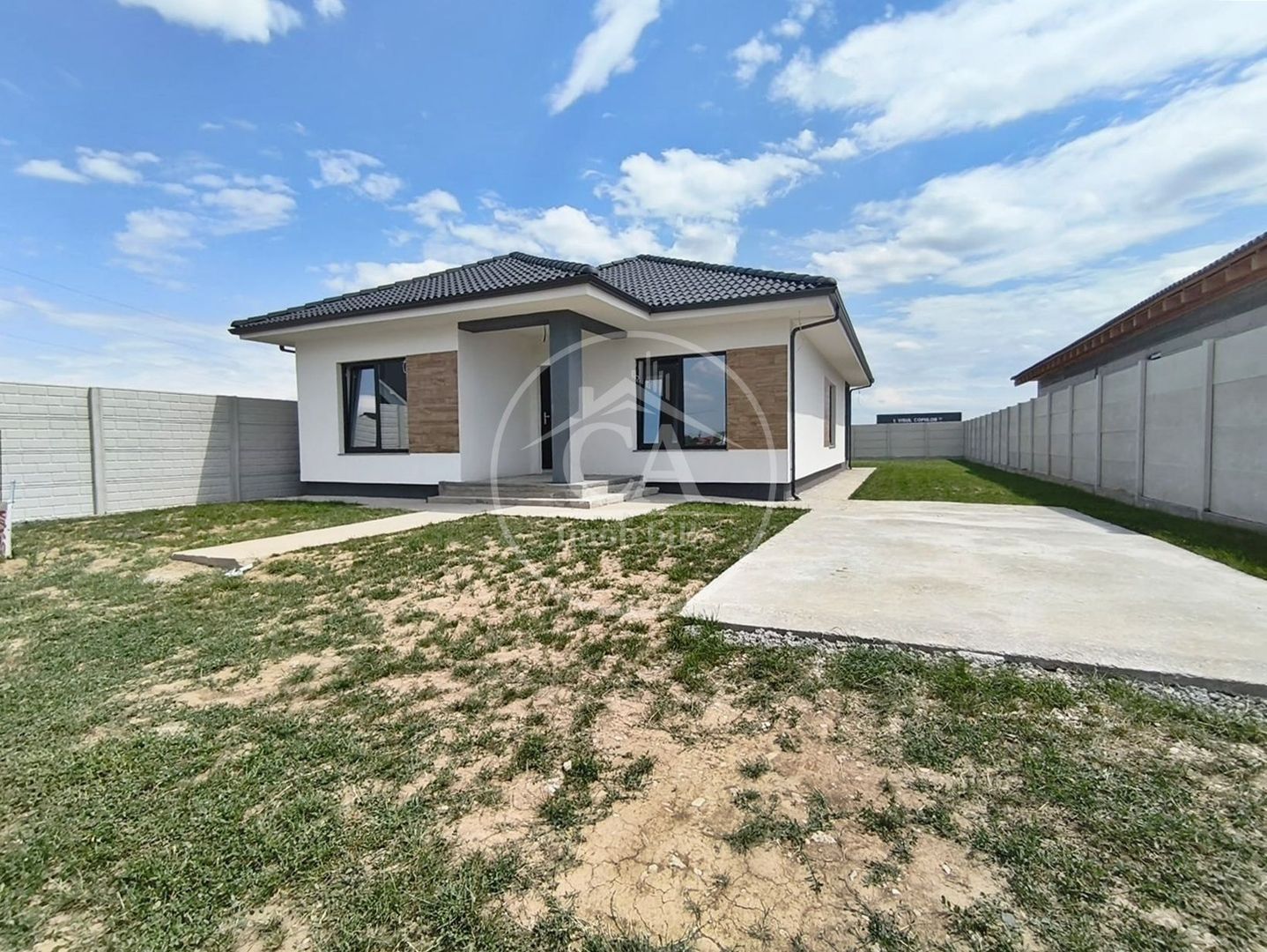 Casa de vanzare cu 4 camere in Santandrei, Bihor - Poză 2