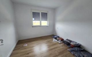 Duplex cu 5 camere despartit prin garaj in Giarmata - Poză 11