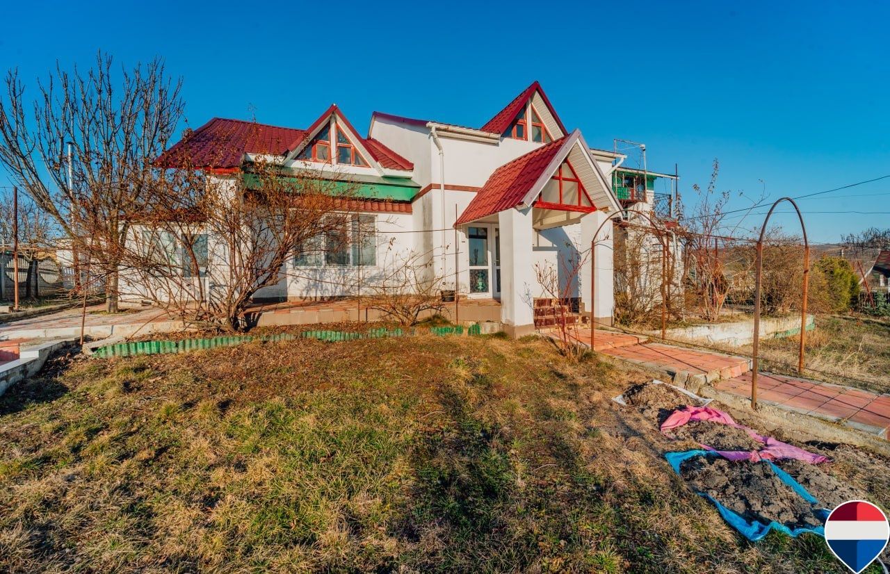 Casă de vânzare, Obileni, Hîncești ,185 m² ,16 ari, 2 garaje - Poză 1