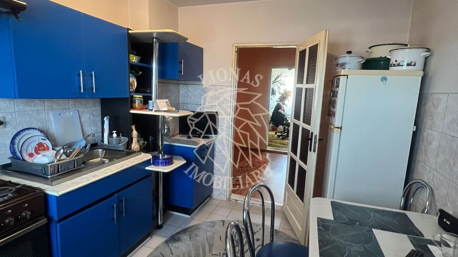 Apartament decomandat 4 camere 85 mp-balcon-etaj 3-parcare-Zona Lama - Poză 6