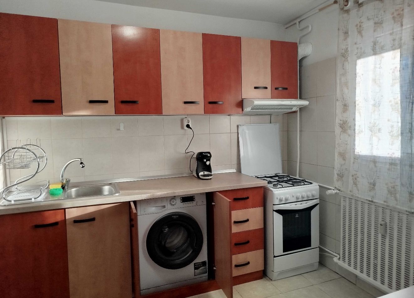 AP. 2 CAMERE TEI RENOVAT, MOBILAT/UTILAT MODER, BUCATARIE INCHISA. - Poză 3