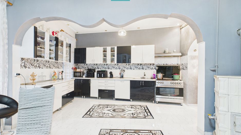 Două case, curte mare, lângă Castelul Huniazilor - Poză 18