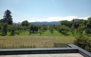Vila impozanta, aspect deosebit, configuratie tip duplex, view, Brasov - Poză 3