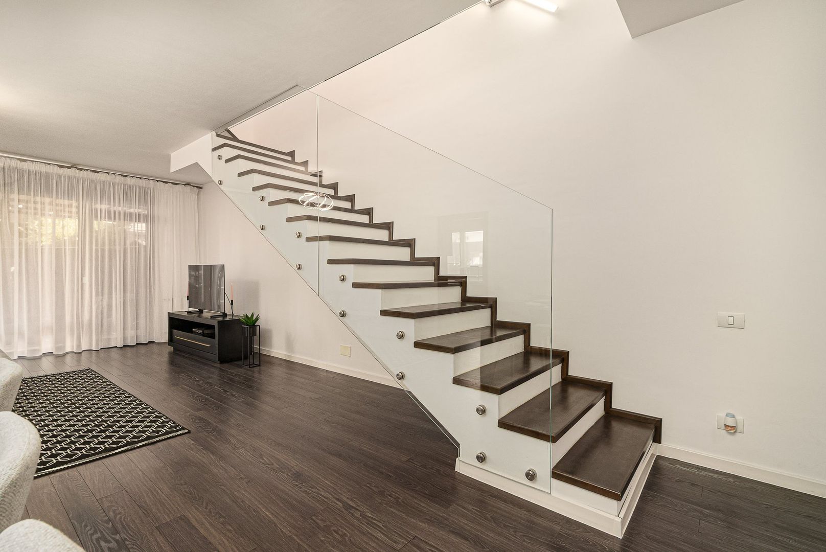 Casă ideală pentru familie–4 camere, curte amenajată, complex privat-securizat - Poză 10