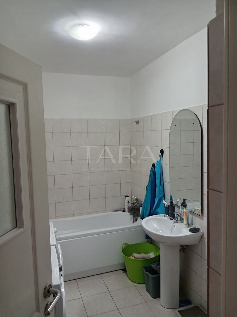 Apartament decomandat, 2 camere, balcon generos – Florești central. - Poză 5