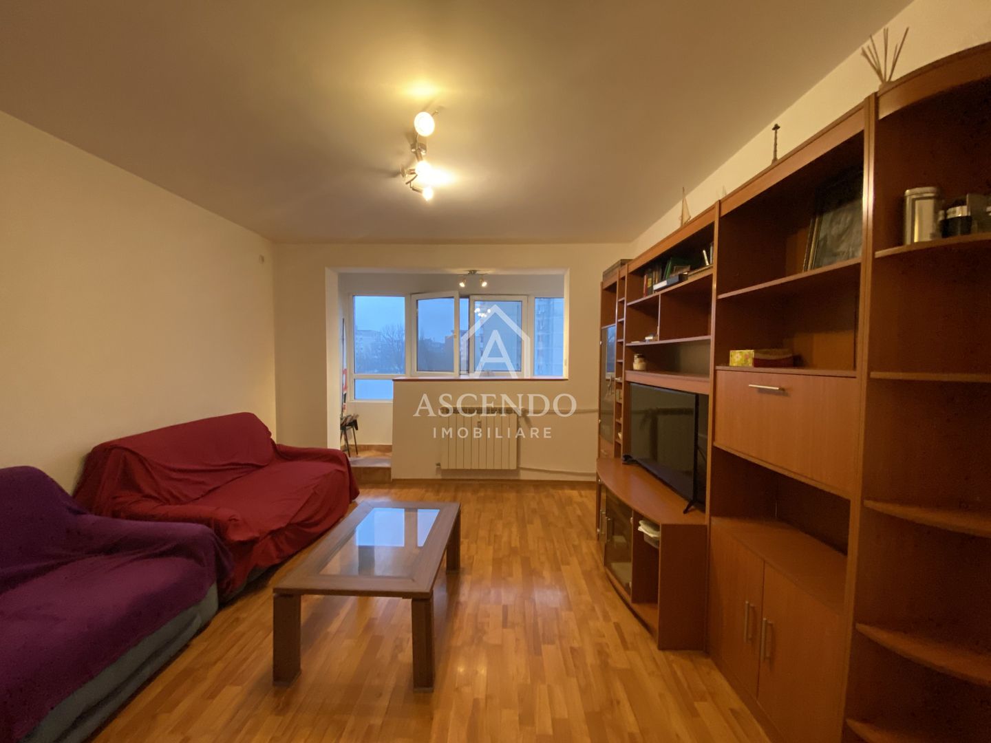 Vânzare apartament 2 camere Drumul Taberei, aproape de metrou - Poză 1