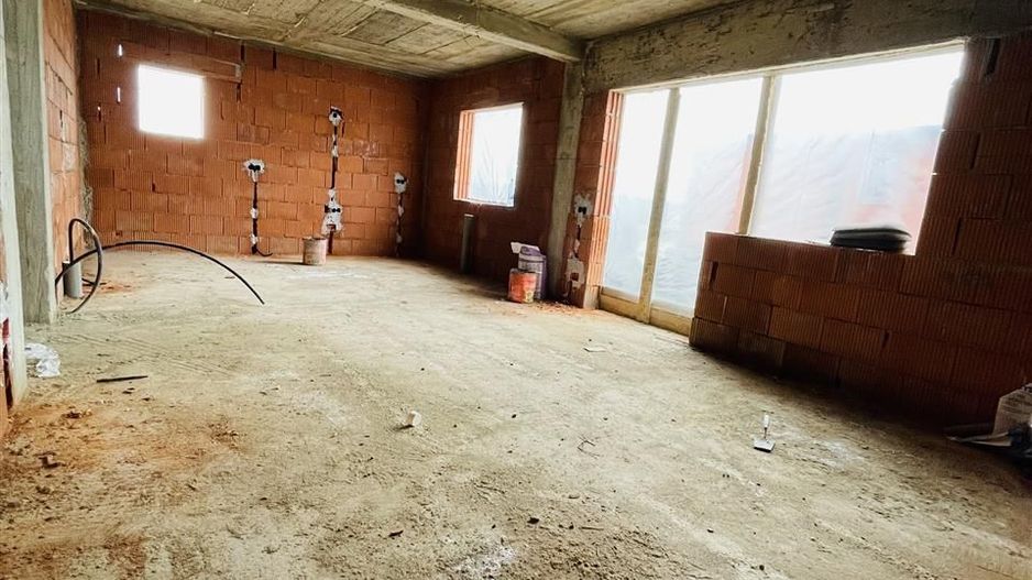 Casa de vanzare plan Parter Semifinisata Cihei - Poză 1