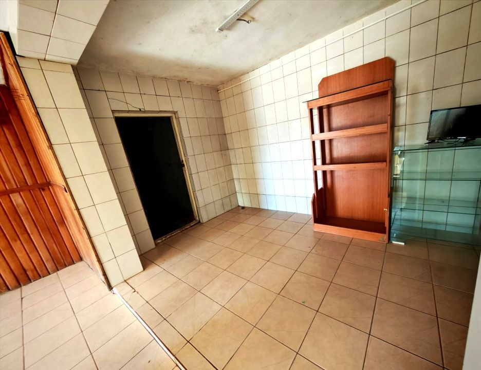 Casă cu teren generos în Dârmănești, Argeș-ideală pentru locuința sau afacere  - Poză 10