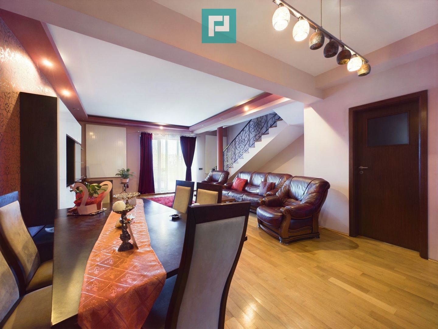 Vilă spațioasă cu 8 camere, Grădiște - Poză 3