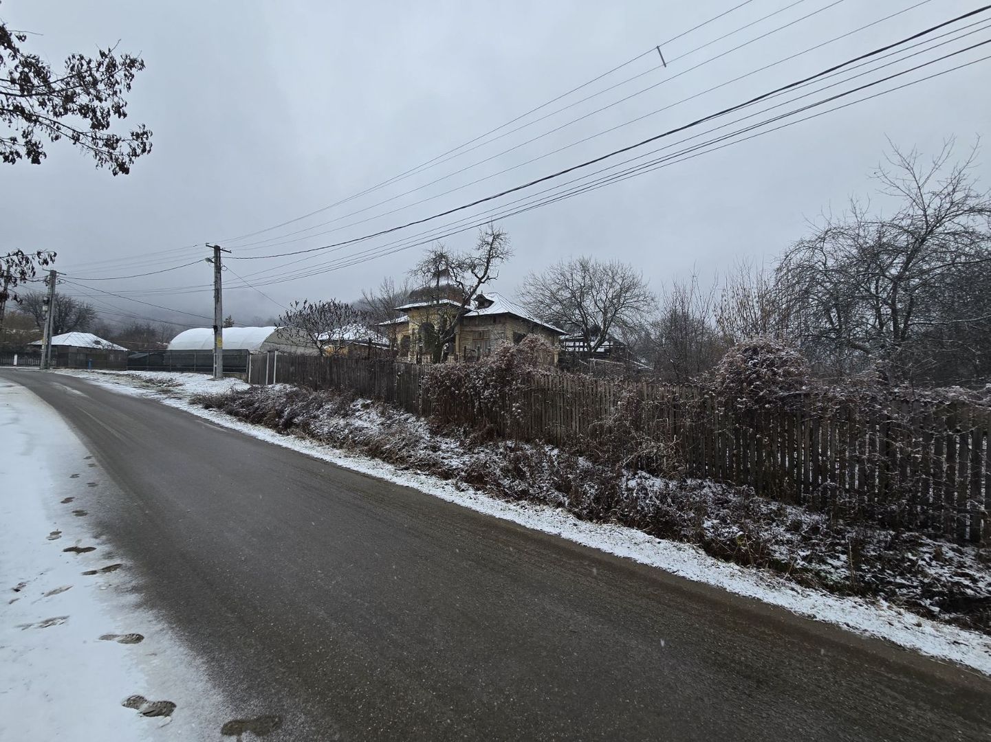 Casă și teren de vânzare în Colibași Dâmbovița Liniște Spațiu Natura - Poză 1