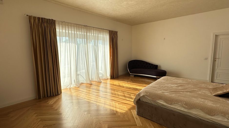 Vila Eleganta cu Piscină și Finisaje Premium în Zona Rezidentiala Iancu Nicolae - Poză 8