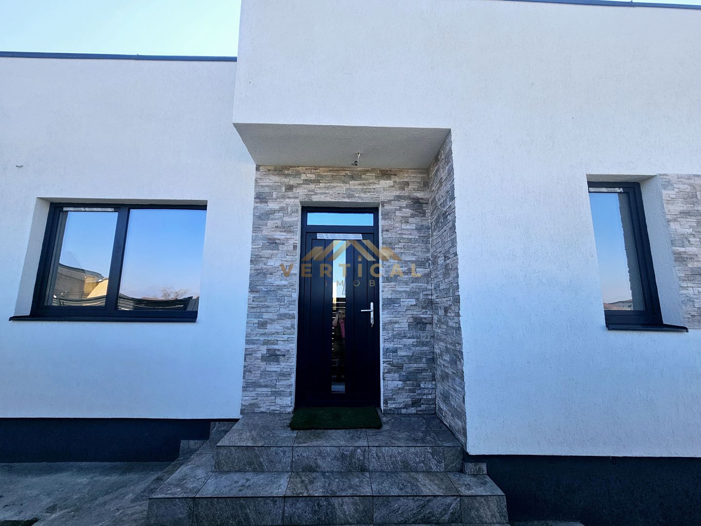 Casa pe un singur nivel cu 4 camere - comuna Berceni - Poză 1