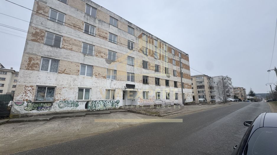 BLOC DE GARSONIERE P+4 SUPRAFAȚĂ UTILĂ 2135MP TEREN 2967 MP CĂMPULUNG - Poză 1