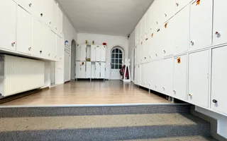 Casa spațioasă, cu spațiu comercial, locuri de parcare - Aradului Vest - Poză 15