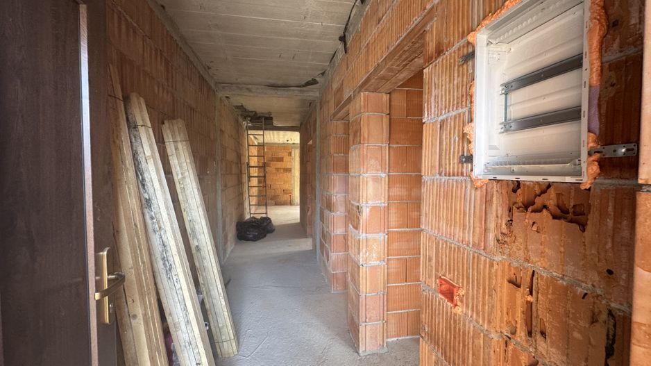 Sanmihaiu Roman,1/2 Duplex , Parter, 3 camere,o baie ,Terasa Acoperita - Poză 4