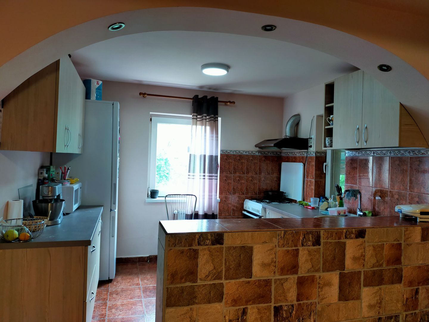 Casa cu 3 apartamente în Dumbravita aproape de pădure - Poză 3