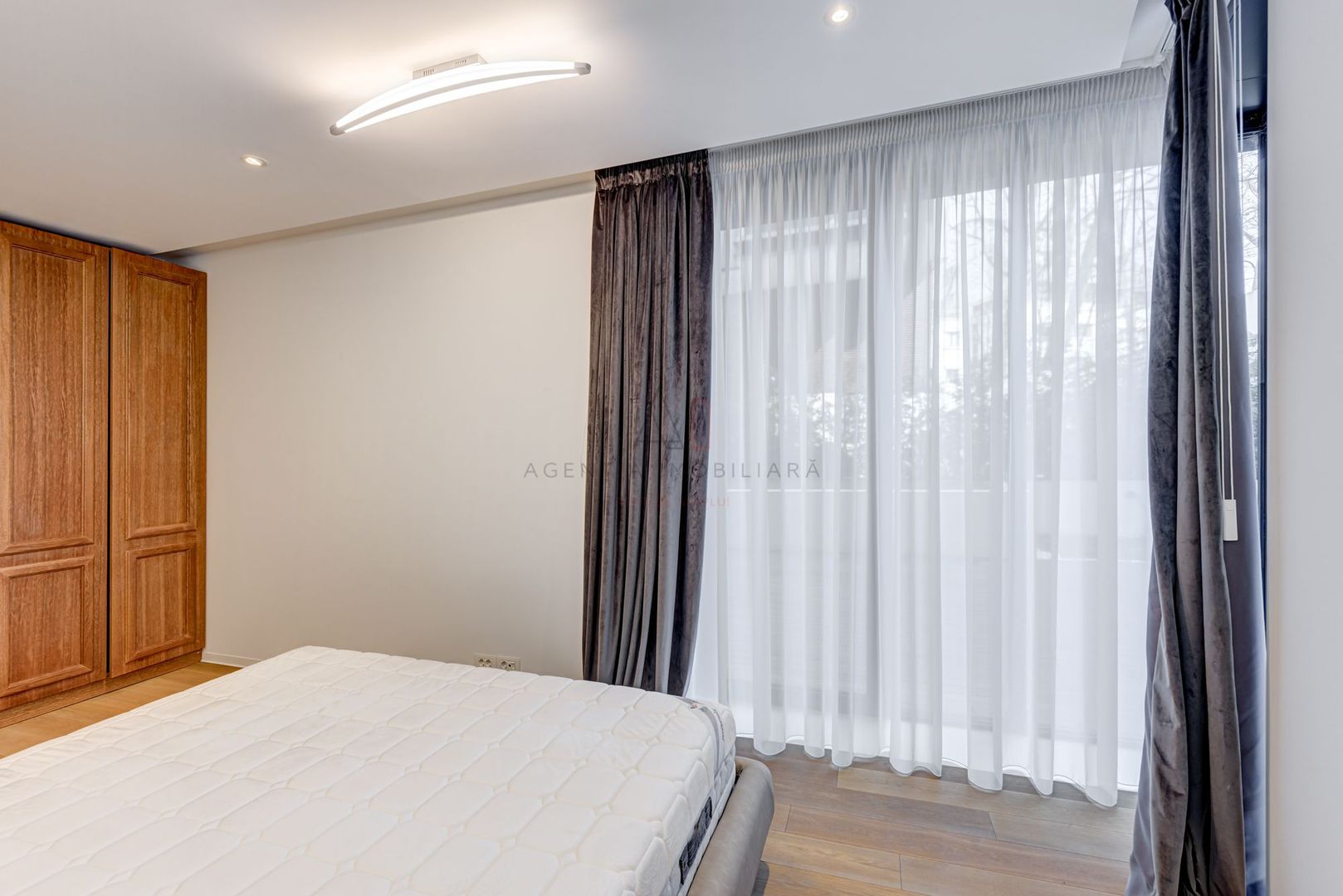 Elegant Duplex with Private Garden in One Aviatorilor Commission-Free - Poză 7