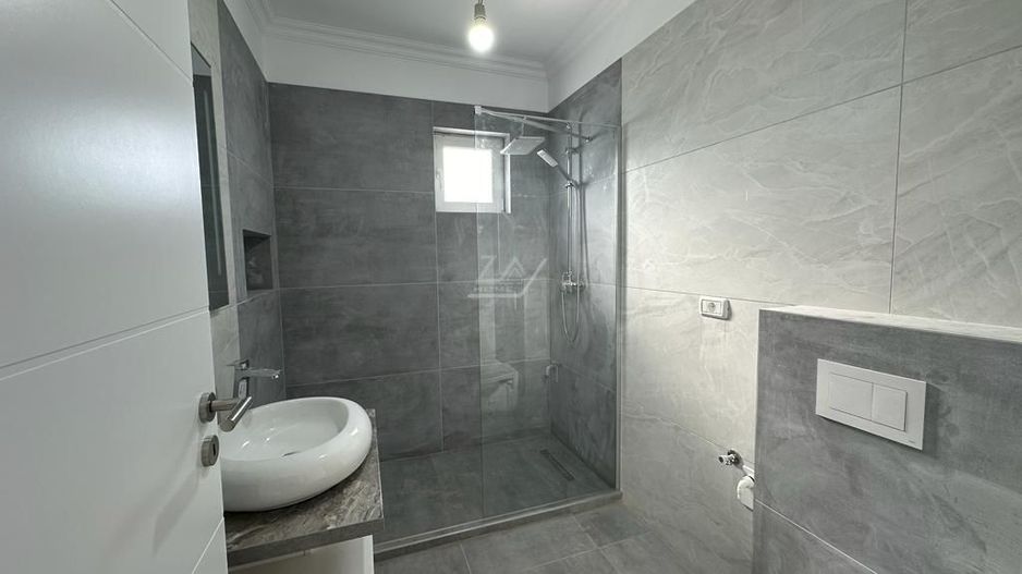 Asfalt. Loc de parcare. Etaj 1. - Poză 4