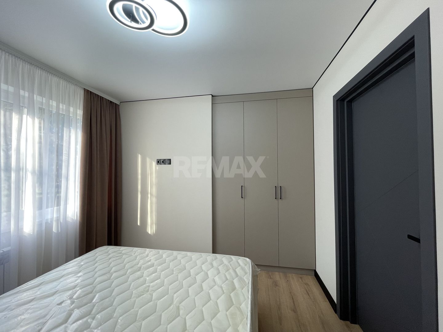 Apartament cu 2 camere plus living, sector Botanica - Poză 6