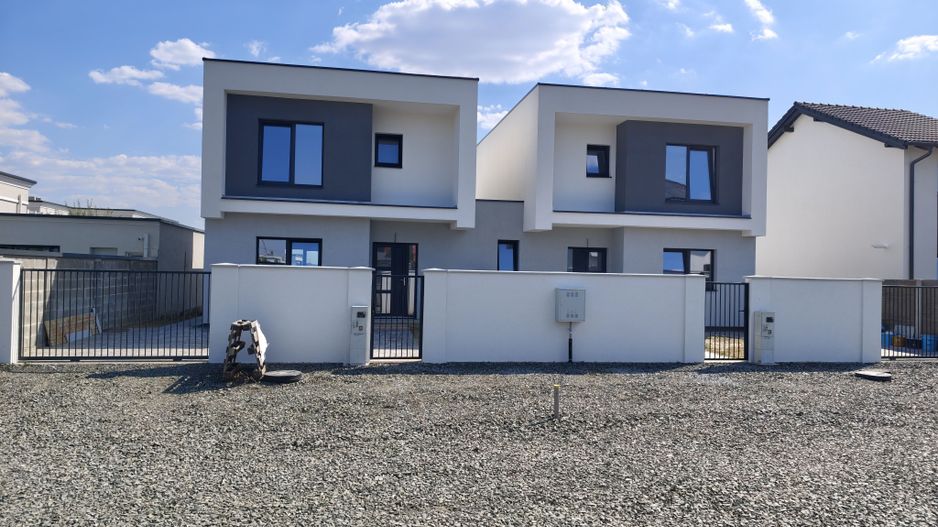 1/2 Duplex Sacalaz P+E,4Camere,2 Bai,Proiect Modern - Poză 1