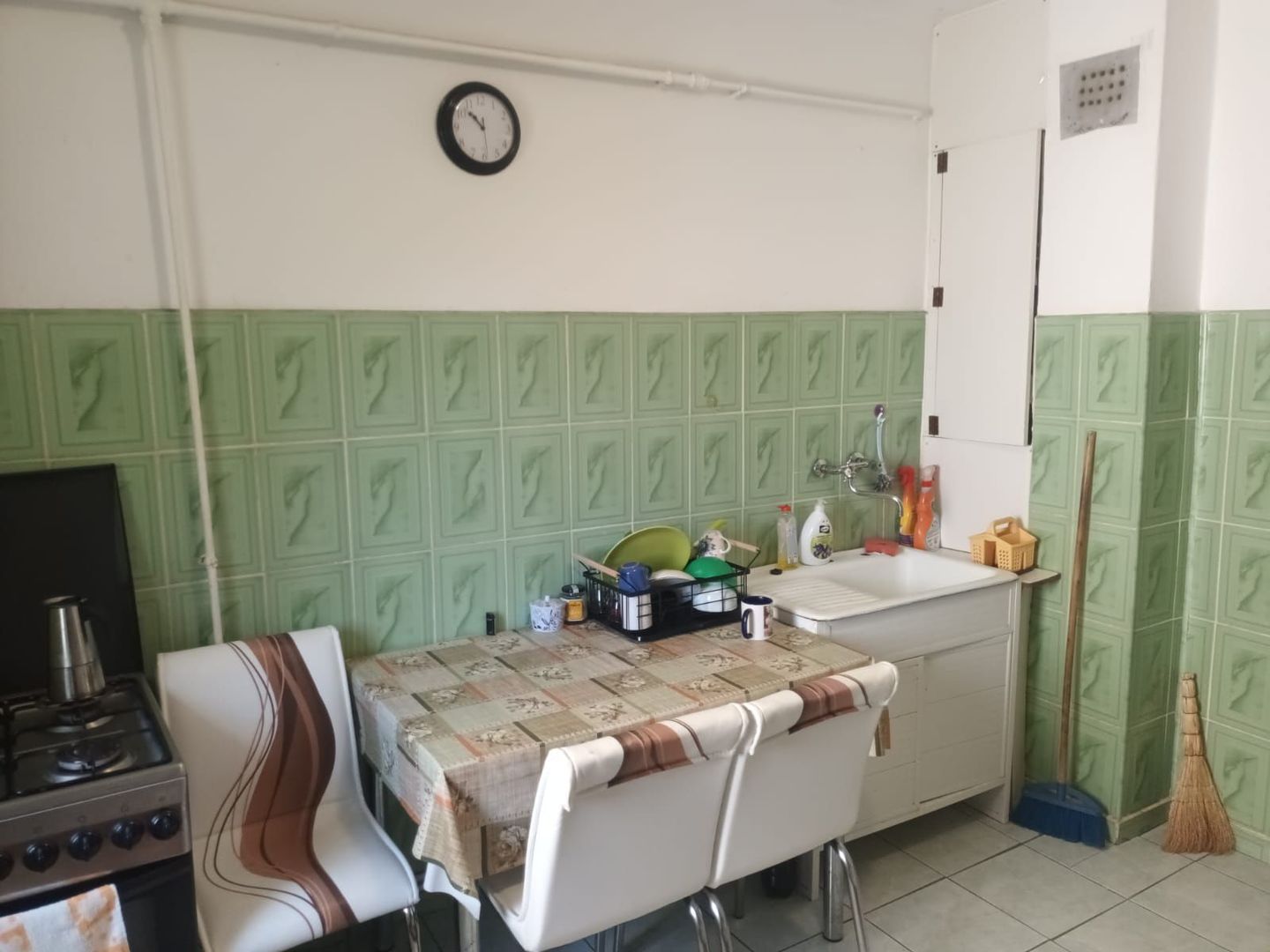 Apartament 4 camere, etaj 3, mobilat și utilat, zona DECEBAL; - Poză 3
