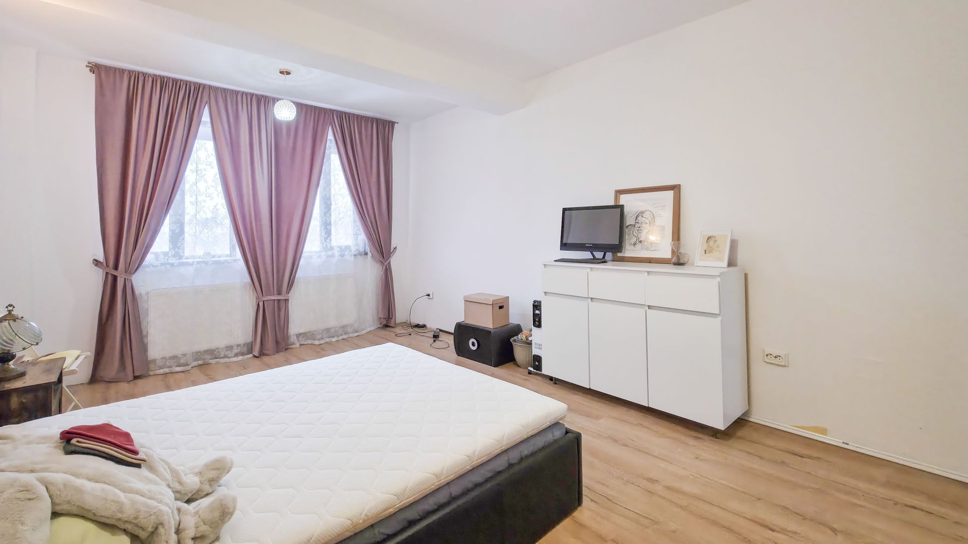 Casă spațioasă de vânzare – Strada Republicii nr. 105, Dragomirești - Poză 6