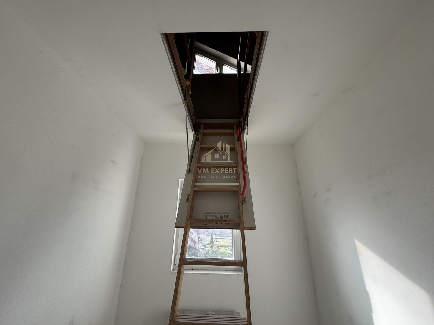 VILA 5 CAMERE,TEREN 560 MP, CAMPULUNG, ARGES - Poză 20