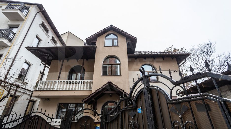 Vânzare, casă 236 mp, str. București, Centru. - Poză 1