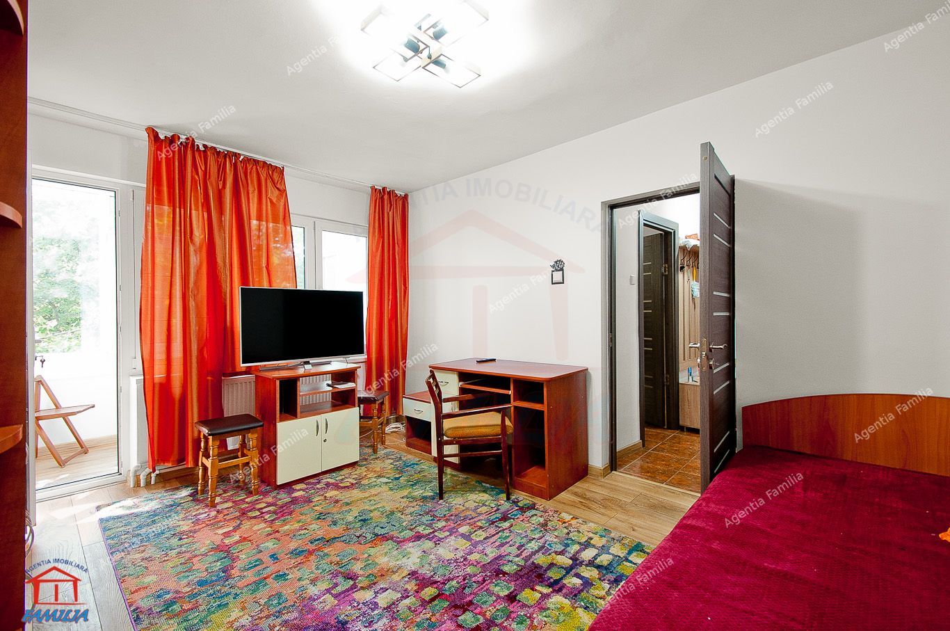 De vanzare apartament 2 camere Centru, etaj 3 - Poză 1