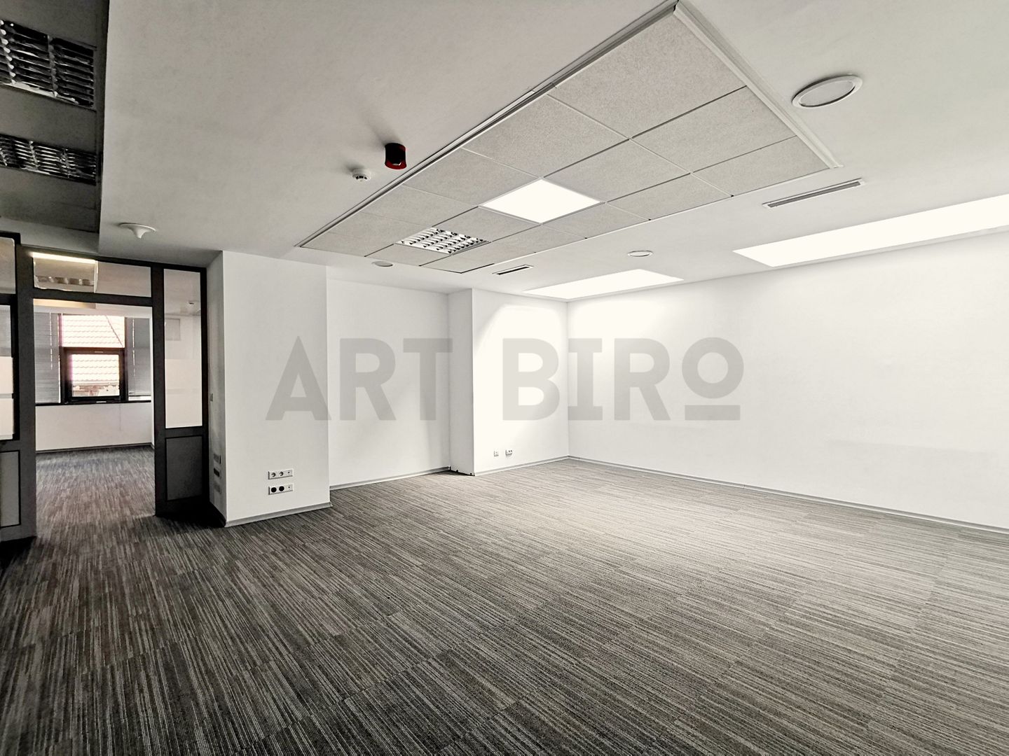 Zero comision, 260-682mp birou mobilat, move-in ready, Romana, 6' metrou - Poză 14