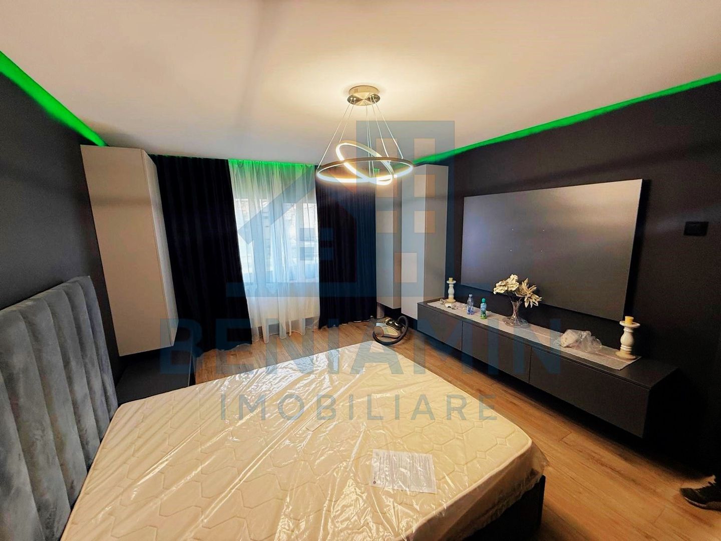 Garsoniera-decomandata-parter-finisaje-moderne-mobilata-utilata-liber - Poză 2