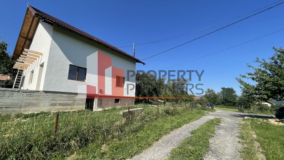 Casa Batraneasca Reconditionata Tohanita Bran 2300 mp Teren - Poză 2