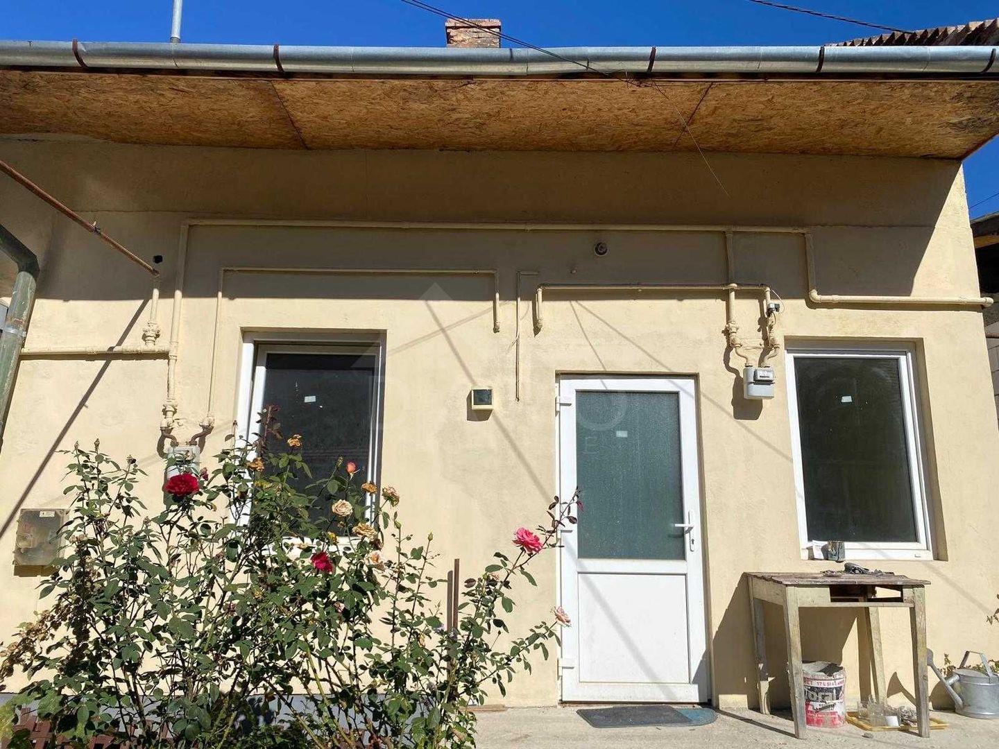 Casă cu o cameră în curte comună - Poză 1