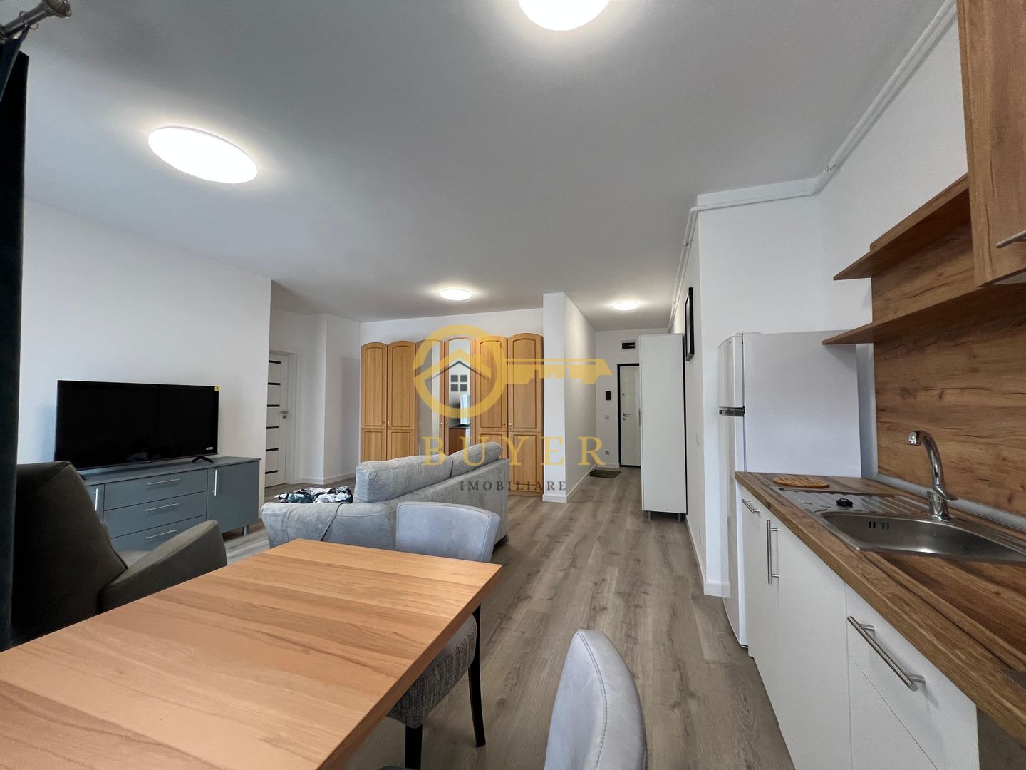 Apartament cu 2 cam si balcon complet mobilat si utilat- lift si boxa - Poză 2