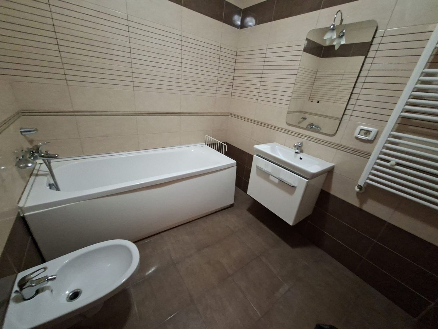 Spațios 4 camere, zona Braytim - Poză 26