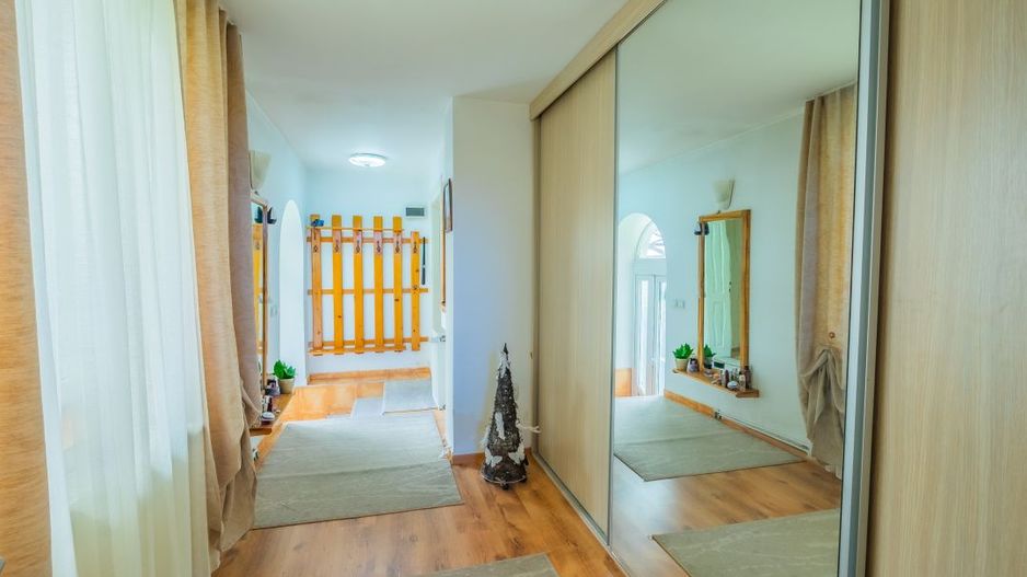 Casa individuala cu teren mare, vedere spre munti,  Avrig,  jud. Sibiu - Poză 1