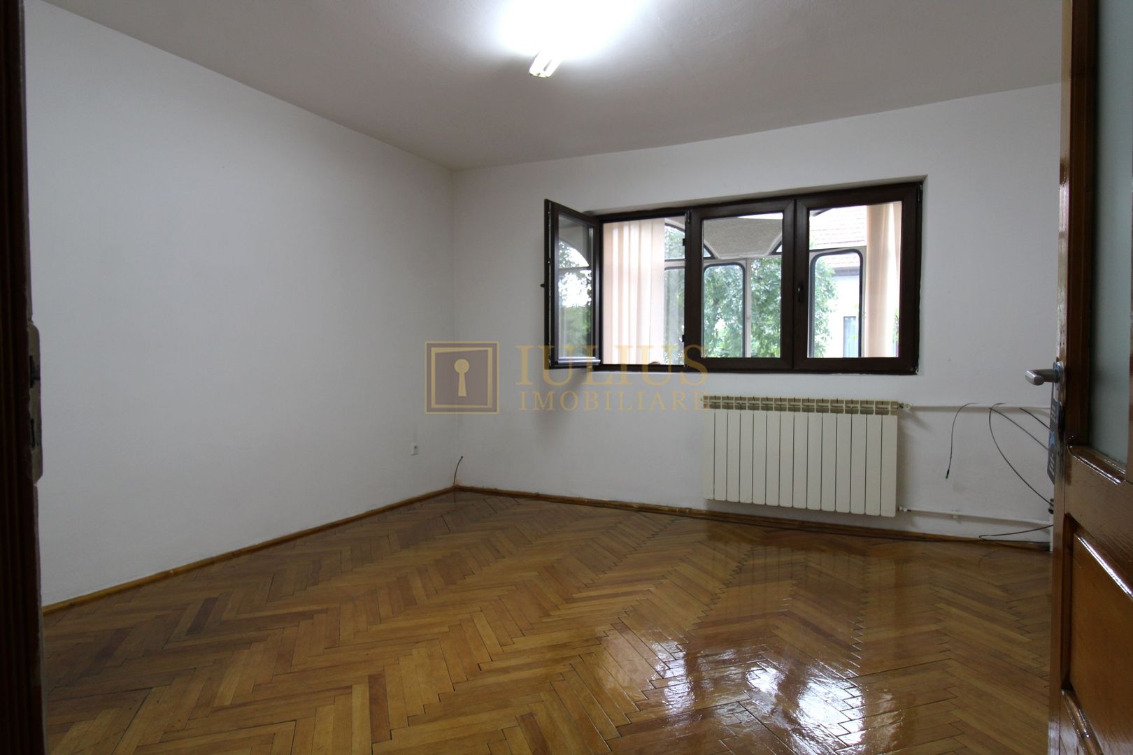 Spatiu de 135 mp la parter, ideal pentru spatiu comercial sau birouri - Poză 2