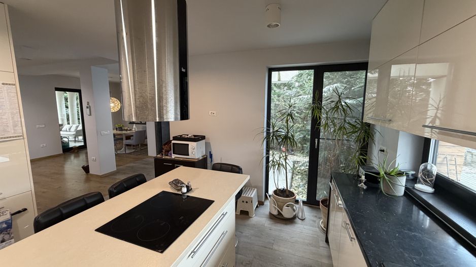 Duplex modern – arhitectură contemporană, spații luminoase - Poză 17