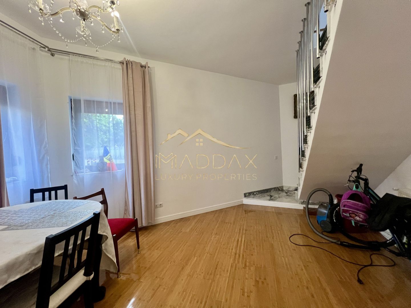 Casa **8 camere** // Domenii - Poză 12