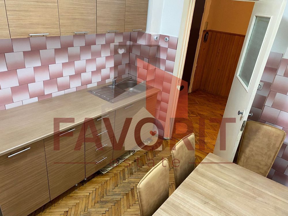 Etaj 1 . Decomandat. Zona Lipovei - Poză 4