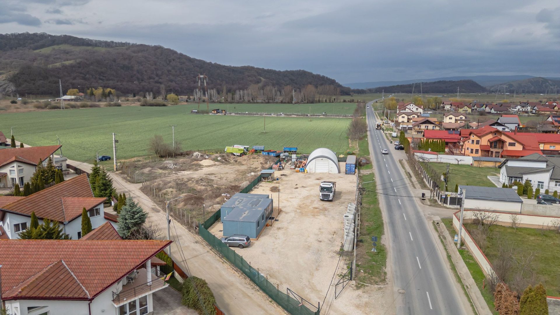 Loturi de casa cu utilitati si acces la strada asfaltata in Harman - Poză 8